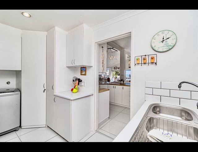 4 BEDROOM HOUSE FOR SALE IN GROTTO BAY